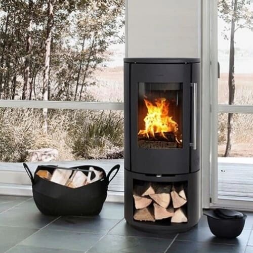 Holzofen Morsoe 7343 | 4,3 kW mit einem Fach zum Holzstapeln