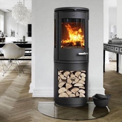 Holzofen Morsoe 7893 | 7,3 kW mit einem Fach zum Holzstapeln