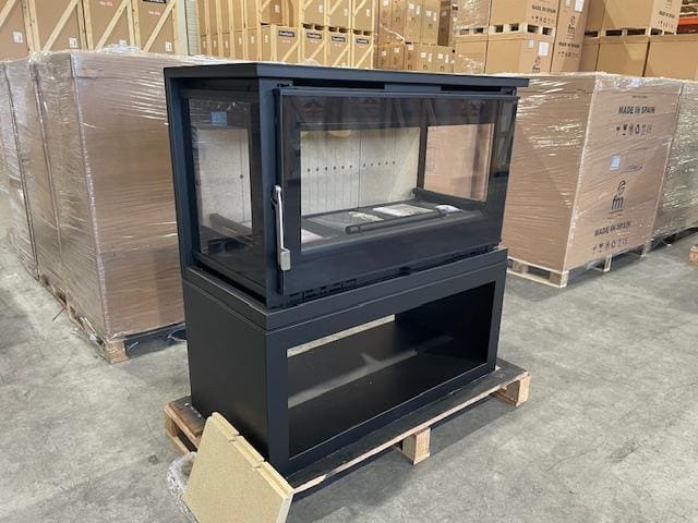 Belüfteter Holzofen 3 Scheiben mit Holzfach - FIREMATIC Calgary - L 13,5 kW