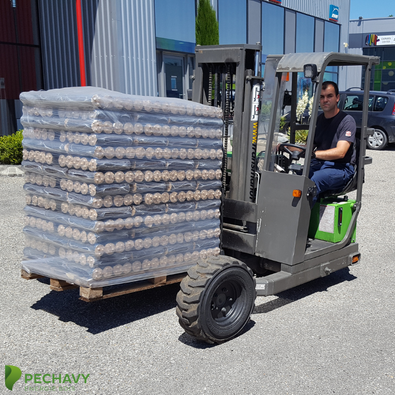 Pressscheitholz - Palette (126 Packungen je 5 Scheitholz)